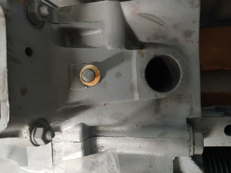 VW-2000cc-Engine GX10725H Distributor Hole